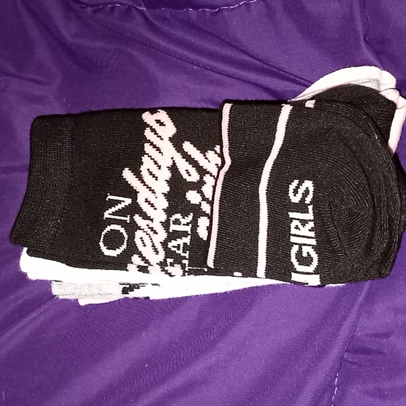 MEAN GIRLS 4 PAIR CREW SOCK SET - Picture 4 of 5